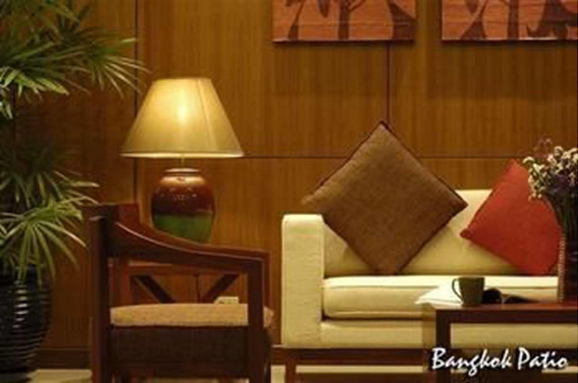Bangkok Patio Bts Sanam Pao Banguecoque Exterior foto